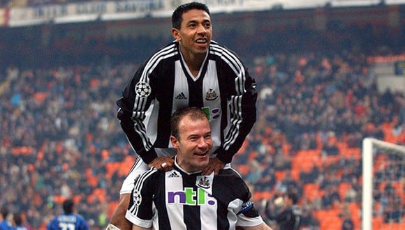 Shearer y Solano jugaron juntos en Newcastle United (Foto: Agencias)