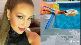 Thalía sufrió caída al intentar grabar un Tik Tok y así reaccionó | VIDEO 