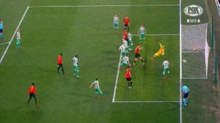 ¡Imposible para el arquero! Dzemaili anotó golazo de cabeza el 1-0 del Rennes contra Betis [VIDEO]