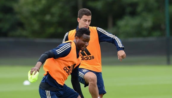 Obi Mikel y Hazard jugaron juntos en el Chelsea. (Foto: EFE)