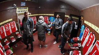 Jugadores del Arsenal dejaron el vestuario del Sutton en pésimo estado [FOTOS]