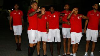 Un solo puño: jugadores de Perú y la hinchada nacional se encontraron en impresionante banderazo [FOTOS y VIDEO]