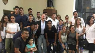 Universitario: Juan Manuel Vargas y compañeros asistieron a misa por la salud de Chale