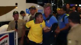 A su llegada a Colombia: hinchas rompieron seguridad y buscaron llegar hasta Neymar [VIDEO]