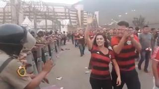 Hinchas de Flamengo se rindieron ante la Policía Nacional del Perú tras final de la Copa Libertadores [VIDEO]
