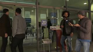  “No te acerques, por favor”: Marcelo toma precauciones por el coronavirus y no deja que periodistas le pregunten [VIDEO]