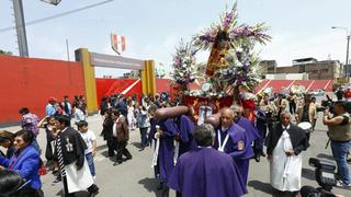 La fe de todos: procesión pasó por la Videna al ritmo de 'Perú Campeón' [VIDEO]