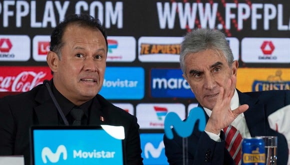 Juan Carlos Oblitas respaldó a Juan Reynoso en la Selección Peruana (Foto: AFP)