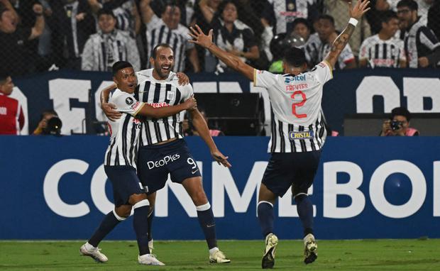 Hernán Barcos anotó el gol de Alianza Lima en el 1-1 ante Colo Colo. (Foto: AFP)