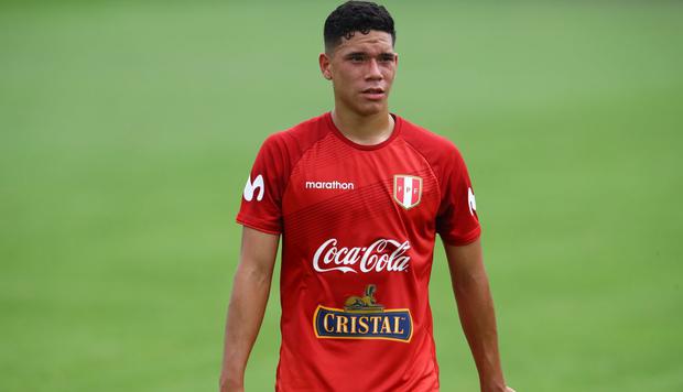 Yuriel Celi tendrá que sumar minutos con la Selección Peruana para ganarse un lugar en Hull City. (Foto: GEC)