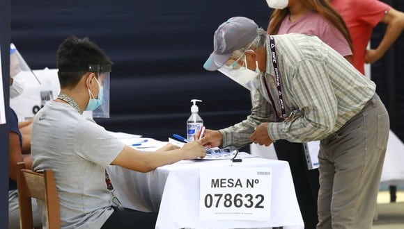 La ONPE ha dispuesto un horario escalonado para evitar aglomeraciones durante la segunda vuelta de las Elecciones 2021. (Foto: Jéssica Vicente/ GEC)