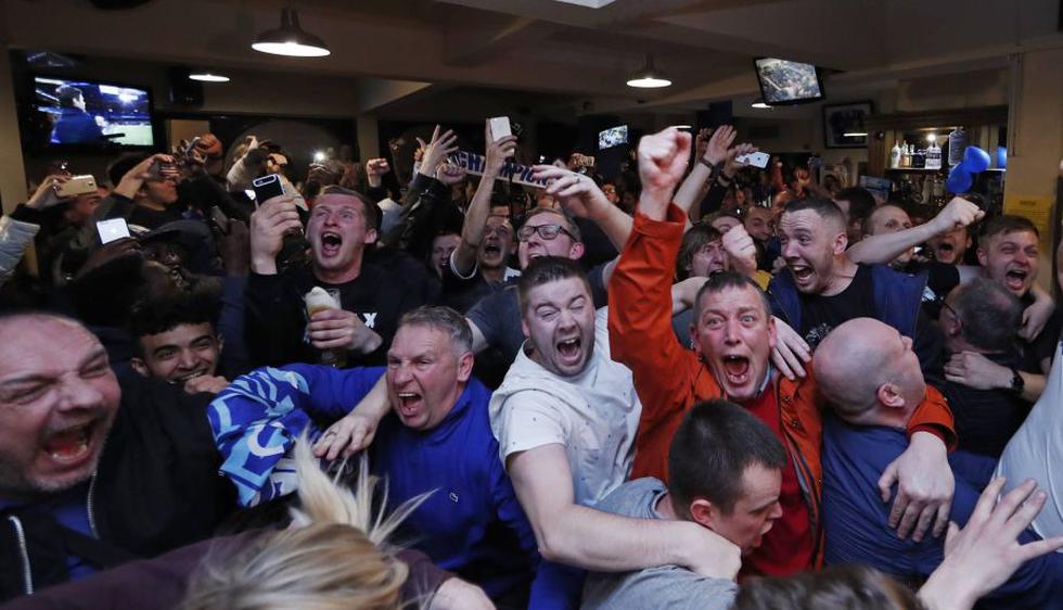 Así fue el festejo de los hinchas del Leicester tras conseguir la Premier League (Getty)