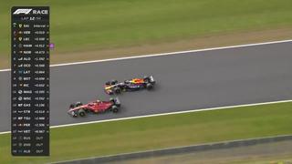 Problemas con los neumáticos: Verstappen perdió el primer lugar ante Sainz [VIDEO]