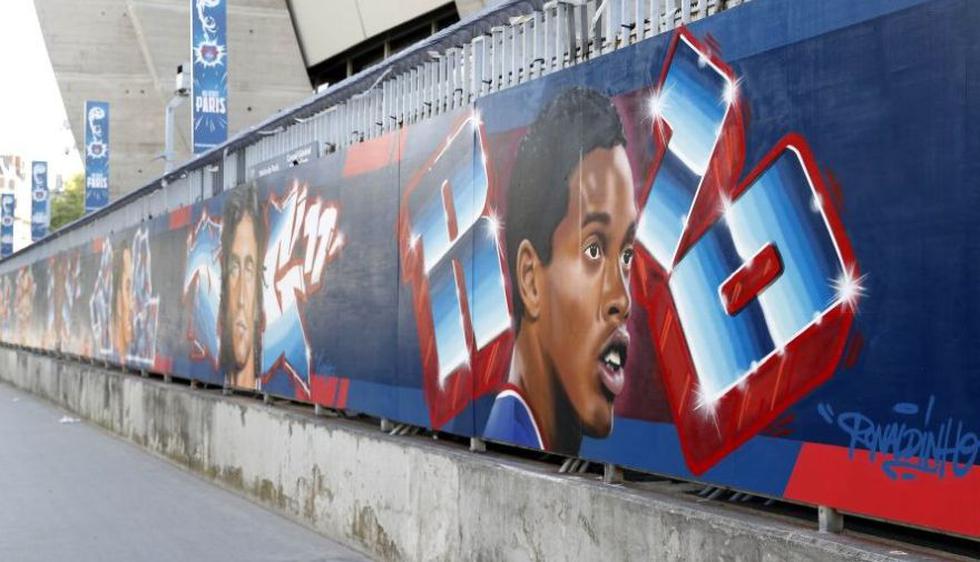 PSG renovó su Muro de Leyendas antes del choque ante Real Madrid. (Fotos: Facebook)