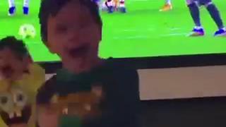 No lo ‘troleó’: así celebró Mateo el golazo de Messi de tiro libre en el Barcelona vs. Granada [VIDEO]