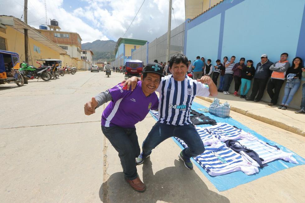 Nadie se lo quiere perder: largas colas para comprar entradas para el  duelo entre Alianza Lima y Comerciantes Unidos. (Fotos: Jesús Saucedo)