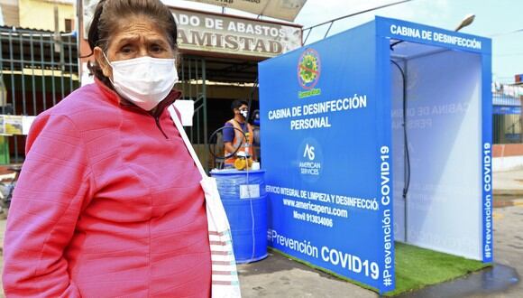 Organización Panamericana de la Salud no recomienda el uso de cabinas de desinfección. (Foto: Celso Roldan / AFP)