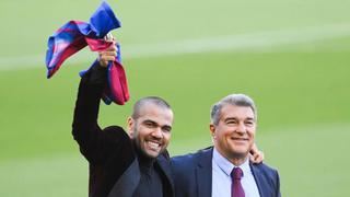 No se ve fuera del FC Barcelona: Dani Alves espera el llamado de Laporta para renovar