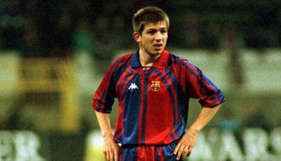 Figo llegó al Barcelona en la temporada 1995-96. Como 'culé' realizó cánticos y burlas contra el Real Madrid. En el 2000 se convirtió en jugador blanco y el primer galáctico. Fue el fichaje más ca