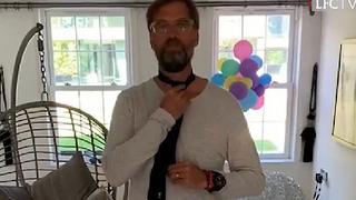 A su ritmo en su casa: Klopp aprendió a hacer nudo de corbata y lo celebró con un particular baile [VIDEO]