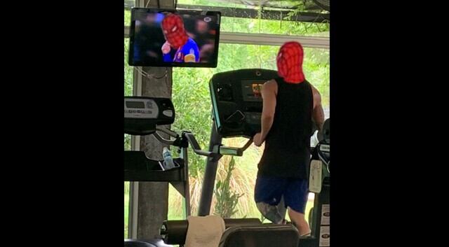 Los mejores memes de Lionel Messi entrenando viéndose a sí mismo.