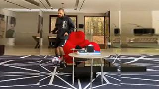 Dani Alves armó peculiar circuito esquivando muebles en su sala para trabajar con el balón [VIDEO]