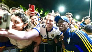 Boca Juniors: Luis Advíncula recibió cariño de hinchas en su llegada a Brasil