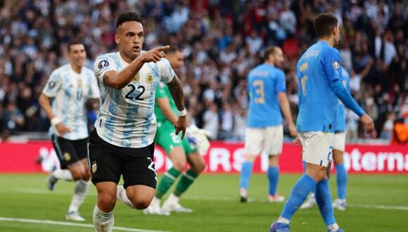 En el área, de cazador: gol de Lautaro Martínez tras jugada de Messi en Argentina vs. Italia. (Getty Images)