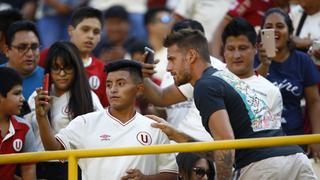 Alberto Rodríguez y Germán Denis alentaron al Universitario desde las tribunas [VIDEO]