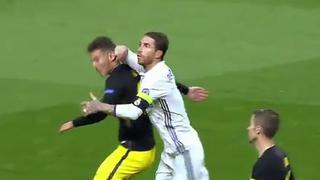 Clara agresión: el codazo de Ramos a Lucas Hernández que el árbitro del derbi de Madrid no vio [VIDEO]