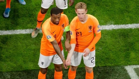 Los clubes neerlandeses que no adopten medidas contra el racismo perderán puntos en la Eredivisie.