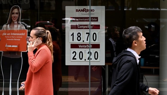 El tipo de cambio se apreciaba el miércoles en el mercado mexicano, informó la agencia Reuters. (RODRIGO ARANGUA / AFP)