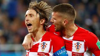 Messi, Cueva, miren a Luka Modric: croata anotó de penal y cortó la mala racha del día