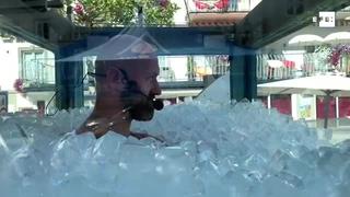 El video viral del “Hombre de hielo” que se sumergió en una cabina llena de cubitos