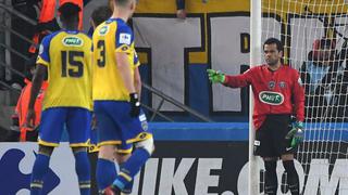 En inusual posición: Alves se puso los guantes y fue el portero en juego de PSG [VIDEO]