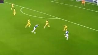 Pisó en falso: la divertida caída de André Gomes en su debut con Everton que es viral [VIDEO]