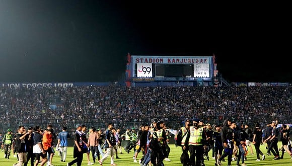 Casi 200 personas han muerto luego de  los disturbios ocurrieron la noche del sábado en el estadio Kanjuruhan, en la provincia de Java Oriental, en Indonesia. (Foto: Getty)