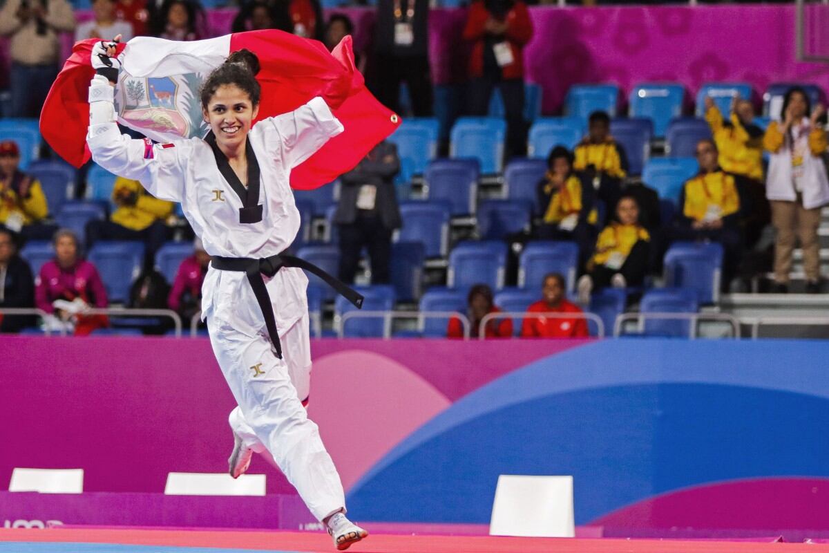 Angélica Espinoza celebrando su medalla dorada en Lima 2019. (Foto: Andina)