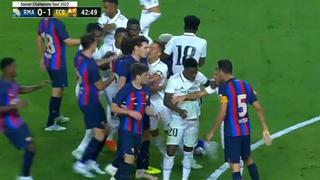 Se calentó el Real Madrid vs. Barcelona: la pelea que se generó tras falta contra Vinicius