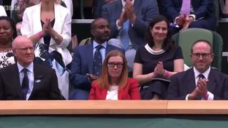 ¡Emoción en Wimbledon! La ovación a Sarah Gilbert, quien lideró el proyecto de la vacuna de Oxford [VIDEO]