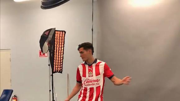 Presentación de Erick Gutiérrez como nuevo refuerzo de las Chivas (video: Chivas FC)
