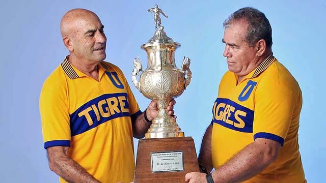 Roberto Gadea (derecha) era un recio defensor que prefirió jugar en Tigres antes que en Cruz Azul. (Foto: Twitter Club Tigres)