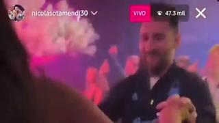 El campeón se viste como quiere: Messi, su buzo y un baile causan furor en fiesta de gala [VIDEO]