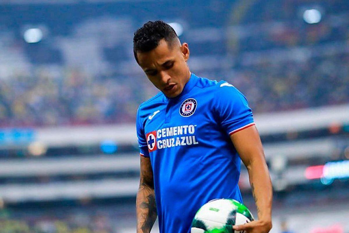 Yoshimar Yotun aú no gana títulos con la camiseta del Cruz Azul. (Foto: Diario Récord)
