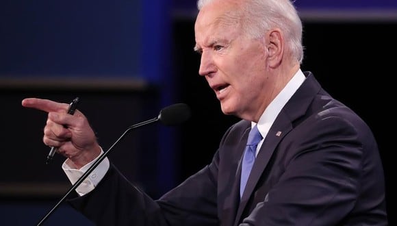 El candidato demócrata Joe Biden habla mientras durante el debate con su rival republicano Donald Trump. (EFE / EPA / MICHAEL REYNOLDS).