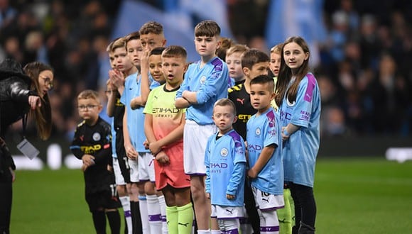 Niños pagan más de 800 euros para ser 'mascotas' de Premier League. (Getty)