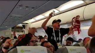 "¡Cómo no te voy a querer!" La fiesta que armaron los peruanos en el avión rumbo a Saransk [VIDEO]