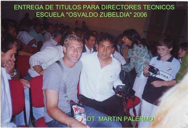 Samuel Vargas con Martín Palermo. (Foto: Facebook)