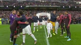 Gesto de caballeros: Real Madrid recibió pasillo de parte del Sevilla en el Bernabéu [VIDEO]
