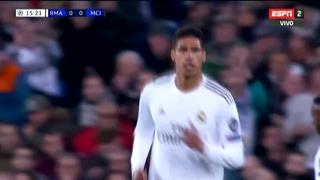 Siga participando: Varane mandó el balón a las nubes en el Real Madrid-City por la Champions League [VIDEO]
